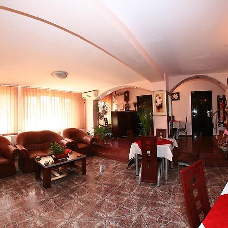 Radena Hotel Арад Екстериор снимка