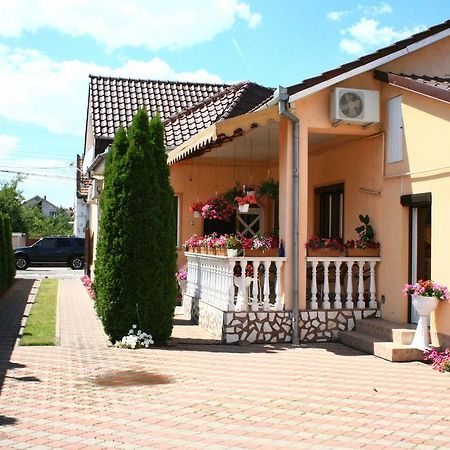 Radena Hotel Арад Екстериор снимка