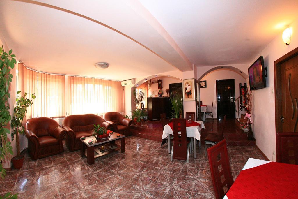 Radena Hotel Арад Екстериор снимка