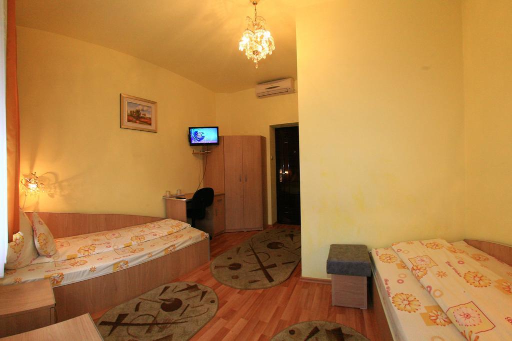Radena Hotel Арад Стая снимка