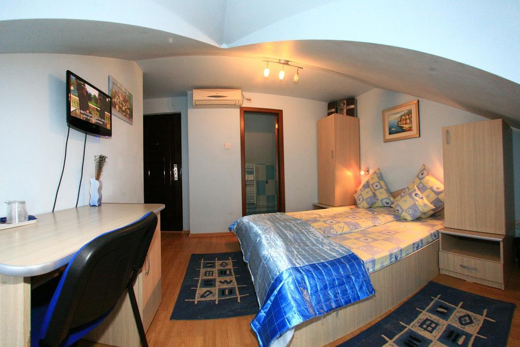 Radena Hotel Арад Стая снимка