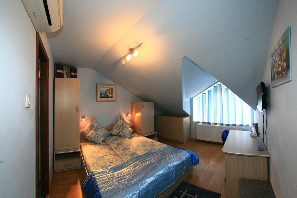 Radena Hotel Арад Стая снимка