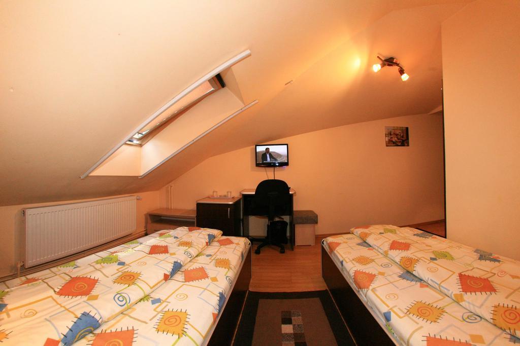 Radena Hotel Арад Стая снимка