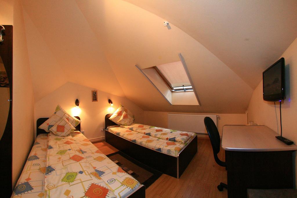 Radena Hotel Арад Стая снимка