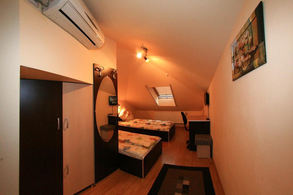 Radena Hotel Арад Стая снимка