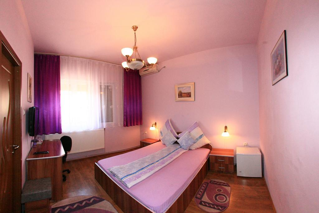 Radena Hotel Арад Стая снимка