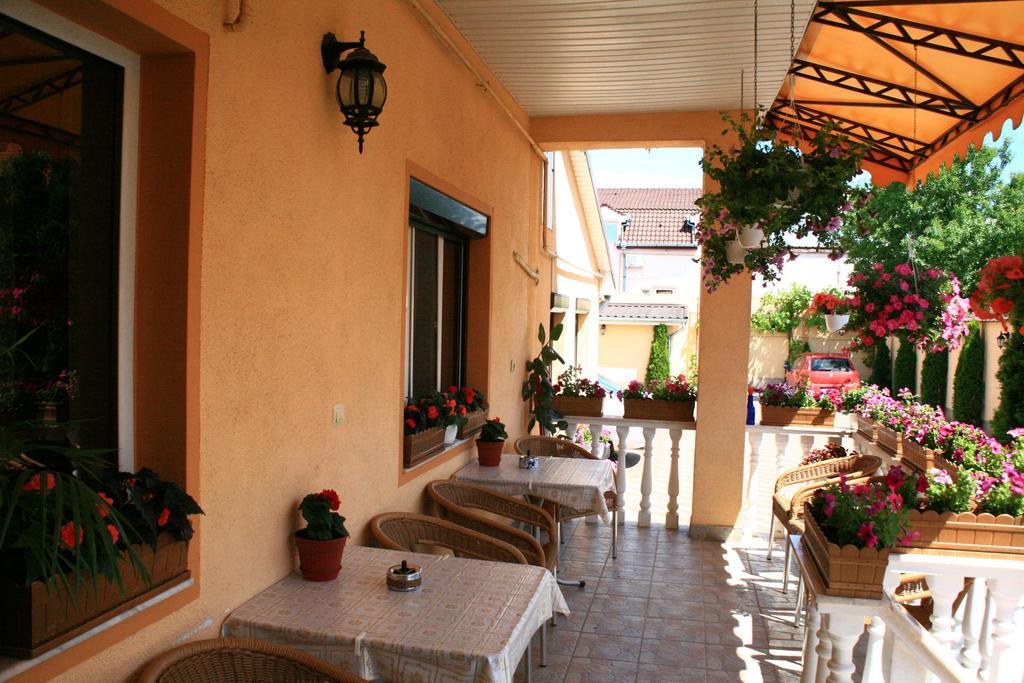 Radena Hotel Арад Екстериор снимка