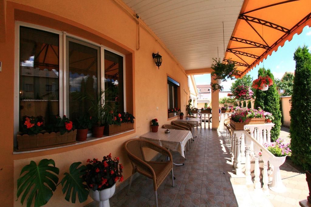 Radena Hotel Арад Екстериор снимка