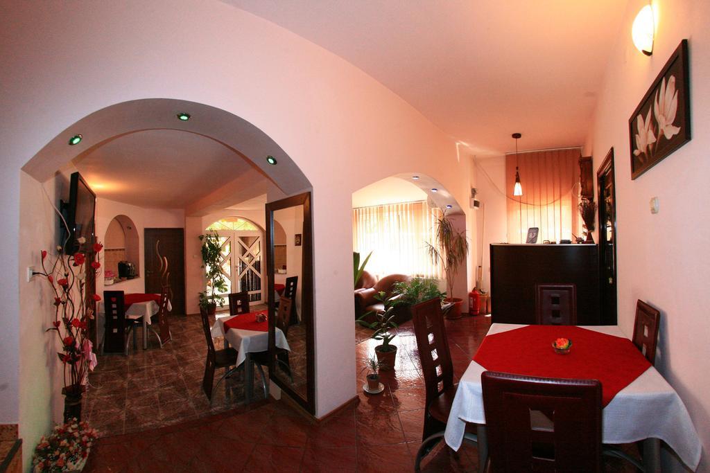 Radena Hotel Арад Екстериор снимка